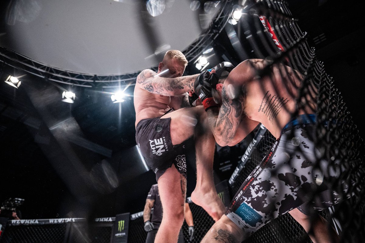 MonsterEnergyDE's tweet image. Was für ein Wochenende! @wlmma #Düsseldorf war jedenfalls eins: CRAZY 😵👊 
Zu den Highlights: bit.ly/3NSmWxJ 🏆

Anschauen könnt ihr euch übrigens alle Events &amp;amp; Fights bei @BILD! 
#WLMMA #Fightnight #MonsterEnergy #Kampfsport