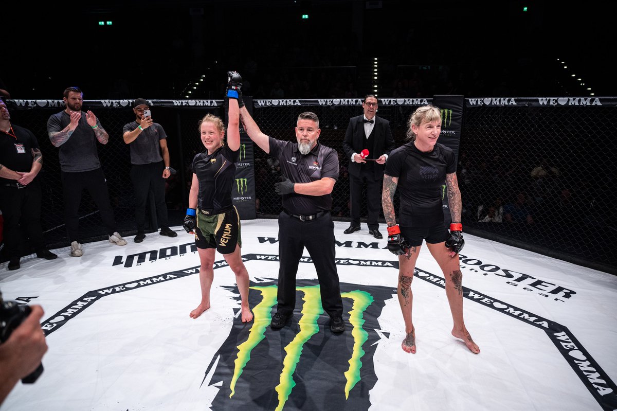 MonsterEnergyDE's tweet image. Was für ein Wochenende! @wlmma #Düsseldorf war jedenfalls eins: CRAZY 😵👊 
Zu den Highlights: bit.ly/3NSmWxJ 🏆

Anschauen könnt ihr euch übrigens alle Events &amp;amp; Fights bei @BILD! 
#WLMMA #Fightnight #MonsterEnergy #Kampfsport