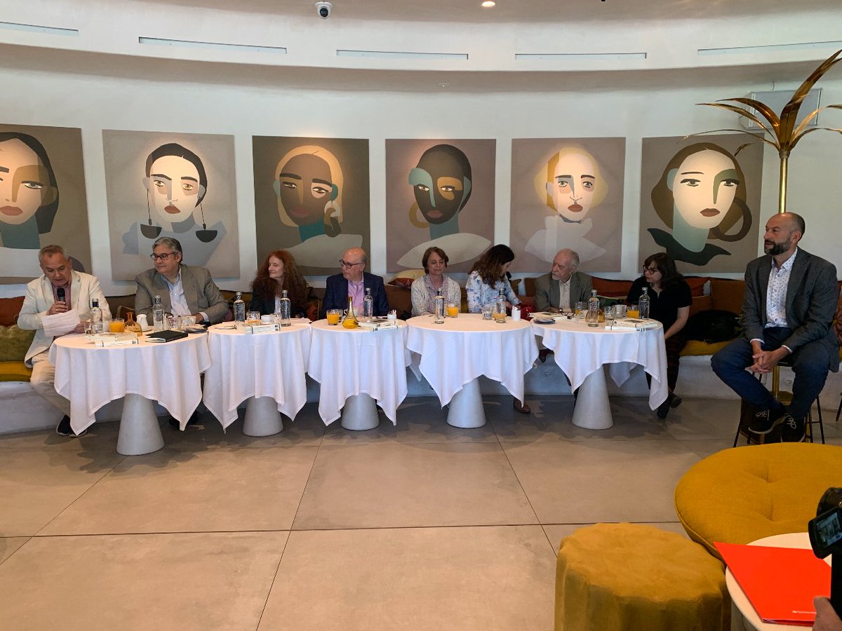 Ha sido un placer compartir este día de #CulturaCommodore con la presentación de #DoceVisionesParaUnNuevoMundo por #FundaciónBancoSantander con esta maravillosa mesa compuesta por escritores con un gran renombre y todo coordinado por #FranciscoJavierExpósito