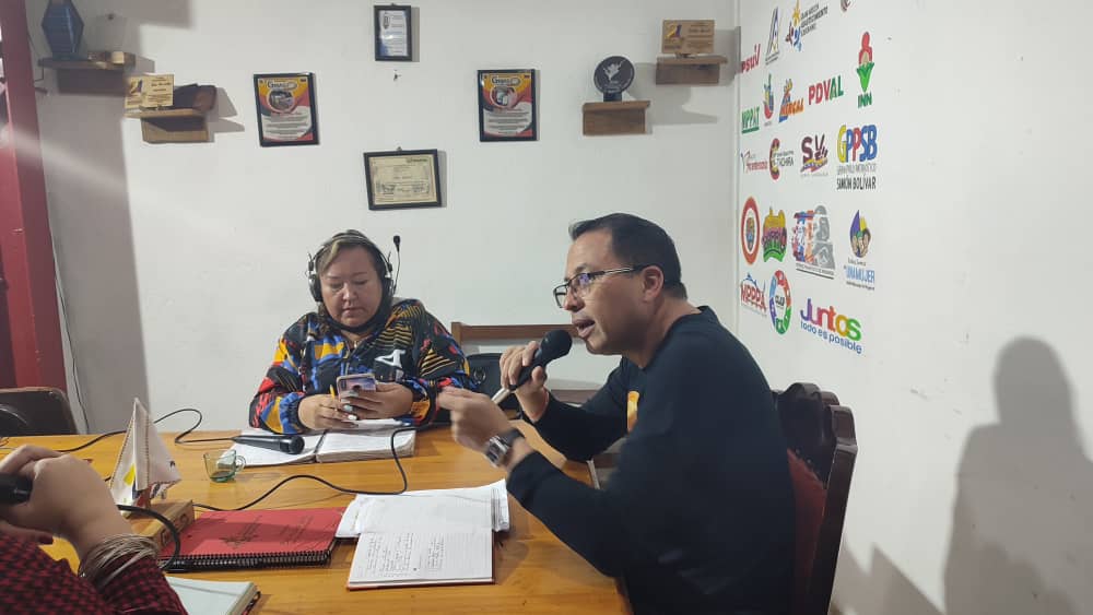 BermudezJoseA's tweet photo. Luz Adriana Vivas: Desde el @MincomercioTach estamos apoyando a los Emprendedores del #Tachira junto a un equipo multidisciplinario con @EmprendeTch @FundestaOficial @TachiraSencamer facilitándoles todos los procesos administrativos y sin ningún costo"
#ClapTachiraEmprendedores https://t.co/arw9mokB1o