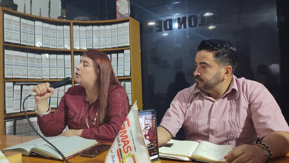 Luz Adriana Vivas: Desde el <a href="/MincomercioTach/">MincomercioNacTachira</a> estamos apoyando a los Emprendedores del #Tachira junto a un equipo multidisciplinario con <a href="/EmprendeTch/">Emprende Táchira Oficial</a> <a href="/FundestaOficial/">IAFUNDESTA</a> <a href="/TachiraSencamer/">SENCAMER OFICINA TACHIRA</a> facilitándoles todos los procesos administrativos y sin ningún costo"
#ClapTachiraEmprendedores