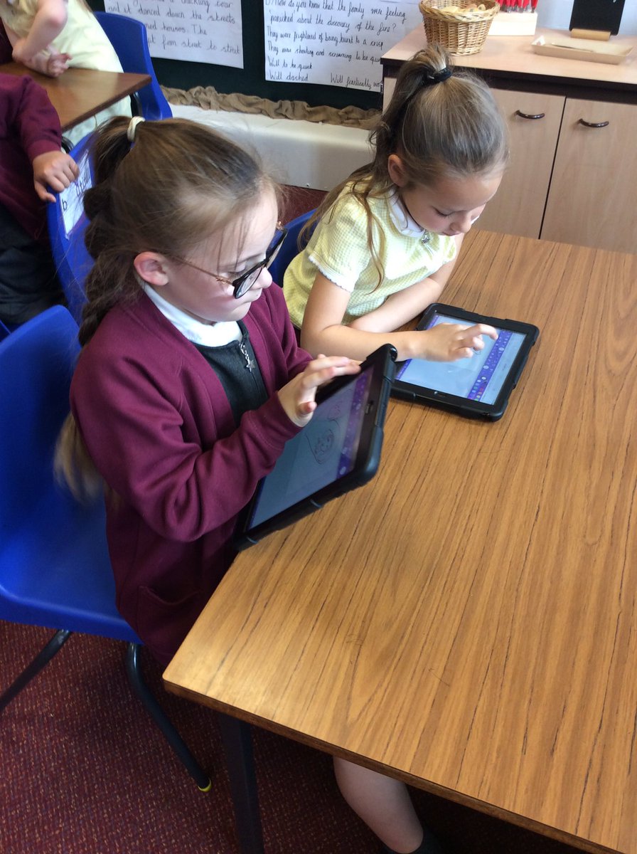 ABCPschool's tweet photo. #Class2K are learning how to use the tools on #paintz.app #ABComputing #Digitalart https://t.co/xbmQMm978N