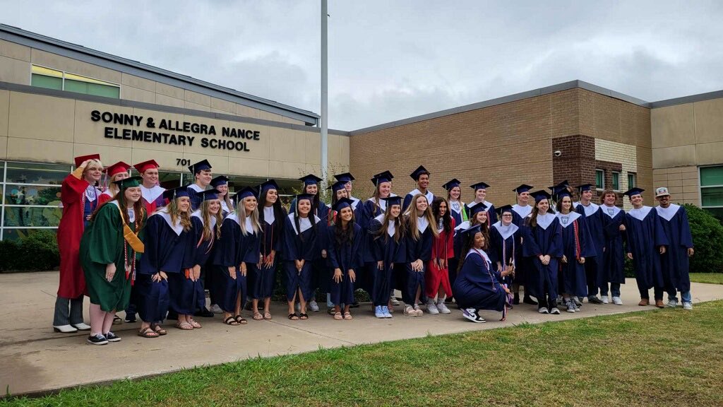 Senior walks at Nance Elementary! ⁦<a href="/EatonHighSchool/">Eaton Eagles</a>⁩ ⁦