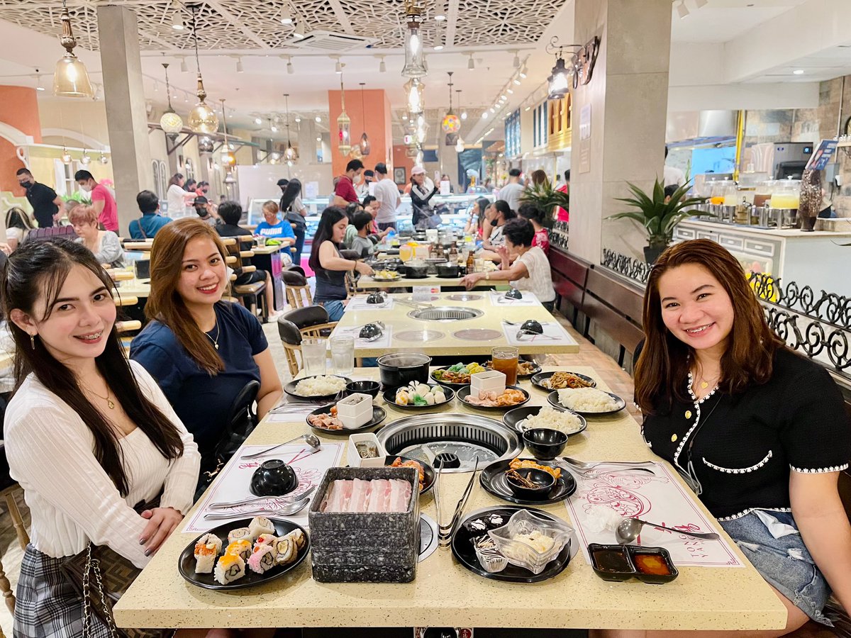 QueenMeryC's tweet photo. Good friends and good food ๐
#TongYangPlus https://t.co/oRfFlEHpZc