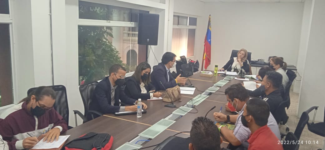 subcomlaboralAN's tweet photo. Continuamos realizado las reuniones para dar respuesta a los Trabajadores y Trabajadoras que han sido despedidos y las Entidades de Trabajo no han respetado las decisiones del @MinTrabajoVE.

@NicolasMaduro
@jorgerpsuv
@pinfantea
@Asamblea_Ven
@torrealbaf_
@laproletaria. https://t.co/rp51XhtyFk