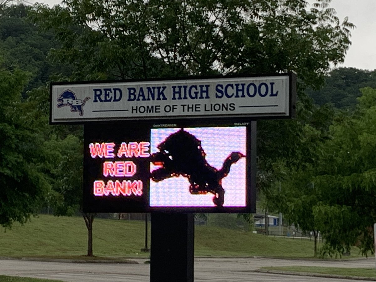 coachmcompton's tweet photo. Thank you Coach Gatewood for talking about @RedBankFB this morning. Great talk.
#SpotTheBall
#KeepDigging 
#WiseIn423 https://t.co/YZl2d3MUDW