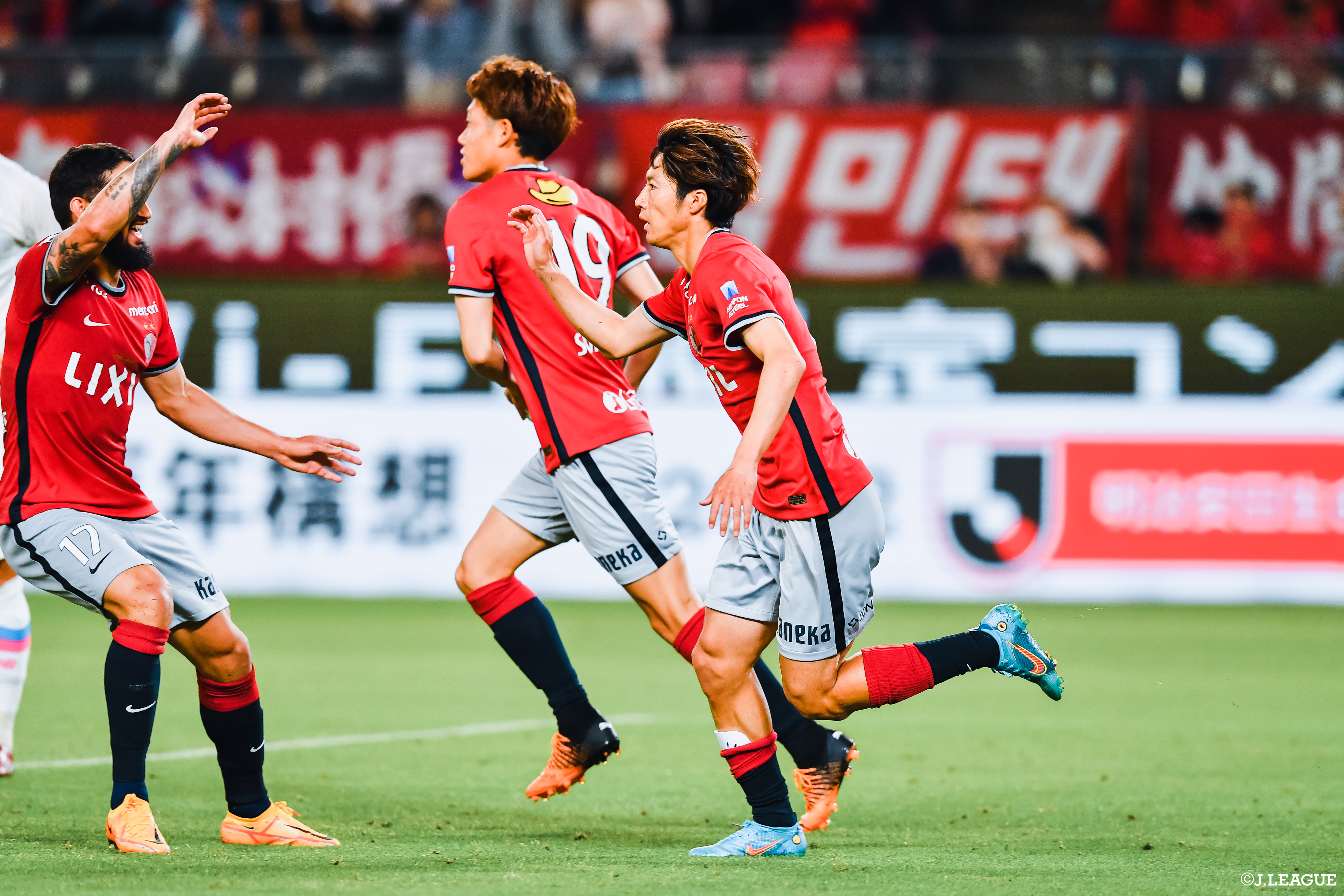 ｊリーグ 日本プロサッカーリーグ 最後まで諦めない 土居聖真 選手のゴールで同点 染野唯月 選手のゴールで勝ち越すも 田代雅也 選手が執念の同点ゴール 鹿島アントラーズとサガン鳥栖の一戦は勝点1を分け合う結果となりました 明治