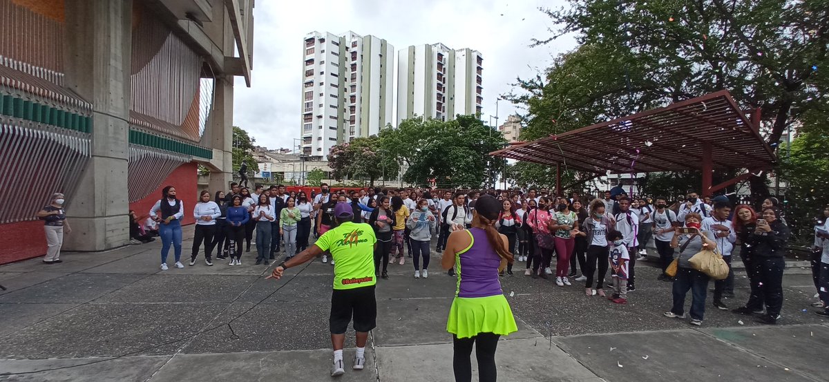 IncesCaracas1's tweet photo. #AHORA Inces DC y Movimiento Somos Aprendices presentes en el Día Mundial del Desafio todos unidos como una gran familia.

#EstaEsLaNotaDeAhora #FormateEnElInces https://t.co/qyFryVT3kN