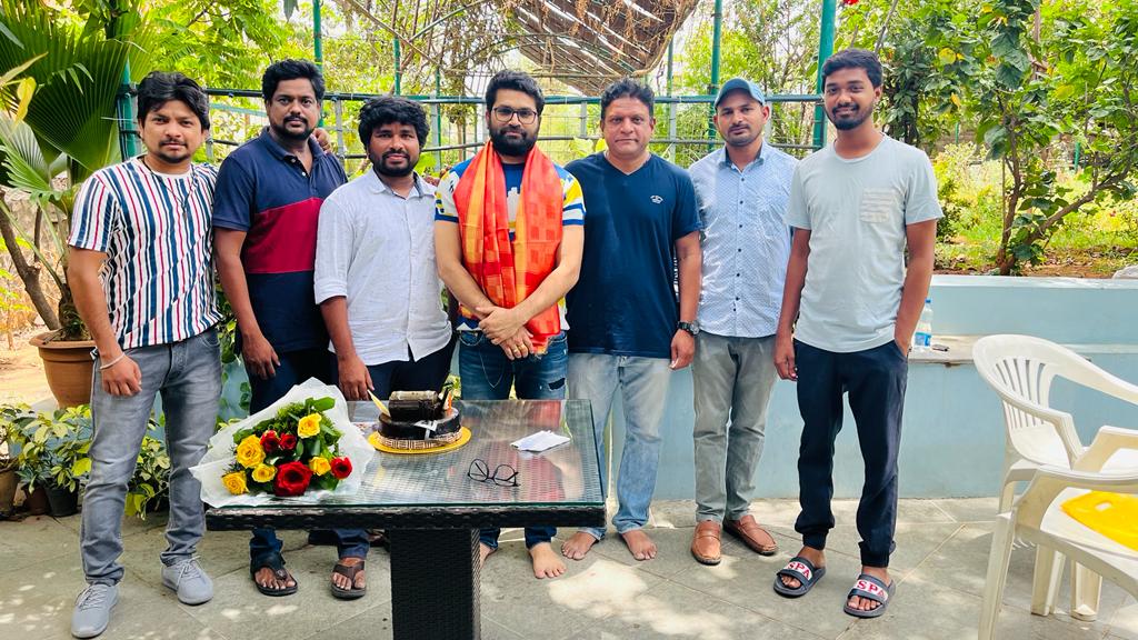 lyricistSuri's tweet photo. Happy musical birthday bheems anna 💐💐 https://t.co/IVmjRvSPEQ