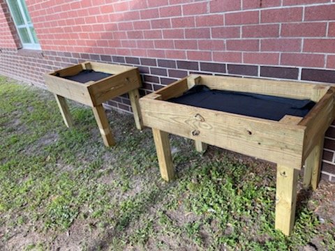 ChilesMiddle's tweet photo. It may be almost summer but our Think &amp; Design garden continues to grow - baby watermelons found this week! 🍉 Thank you to Dr. Jennifer Ferrell with the @Lawtonpanthers LESA Garden for the generous donation of 2 more garden boxes! 🐾 #PanthersROAR #ThinkAndDesign https://t.co/8qw1QR9e4i
