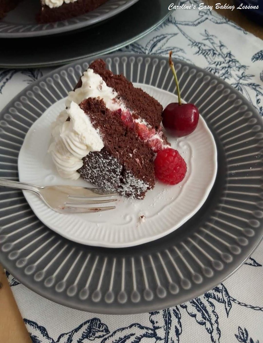Online_Baking's tweet photo. Egg &amp; Butter Free Chocolate Layer Cake
A super simple &amp; quick recipe &amp; one you can whip up with whatever you have in the cupboard or fridge.  Very versatile, it can be used in different ways &amp; made Vegan, dairy-free, egg-free &amp; lactose free

#jubilee 
https://t.co/L4CIlYQigq https://t.co/Nwwn7V3Wga