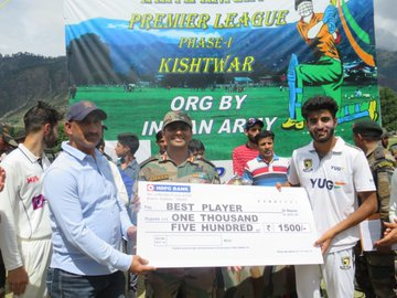 VaadeD's tweet photo. #WhiteKnightPremierLeague, #Kishtwar Edition culminated today. #Dacchan-11 won the tournament while, Chatroo-11 were the Runners-up. The selected team will now represent #Kishtwar on #WKPL in #Akhnoor.
#KheloIndia #WhiteKnight50 #IndianArmyPeoplesArmy #AzadiKaAmritMahotsav https://t.co/lL0jBMTB0P