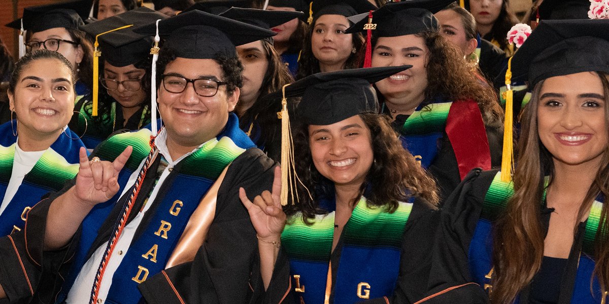 UT_DCCE's tweet image. A big congrats to all our #UTLatinxGrads! Here are some photos from the big event hosted by Latinx Community Affairs: loom.ly/cKOAmgA #hookem #utspringgrad22