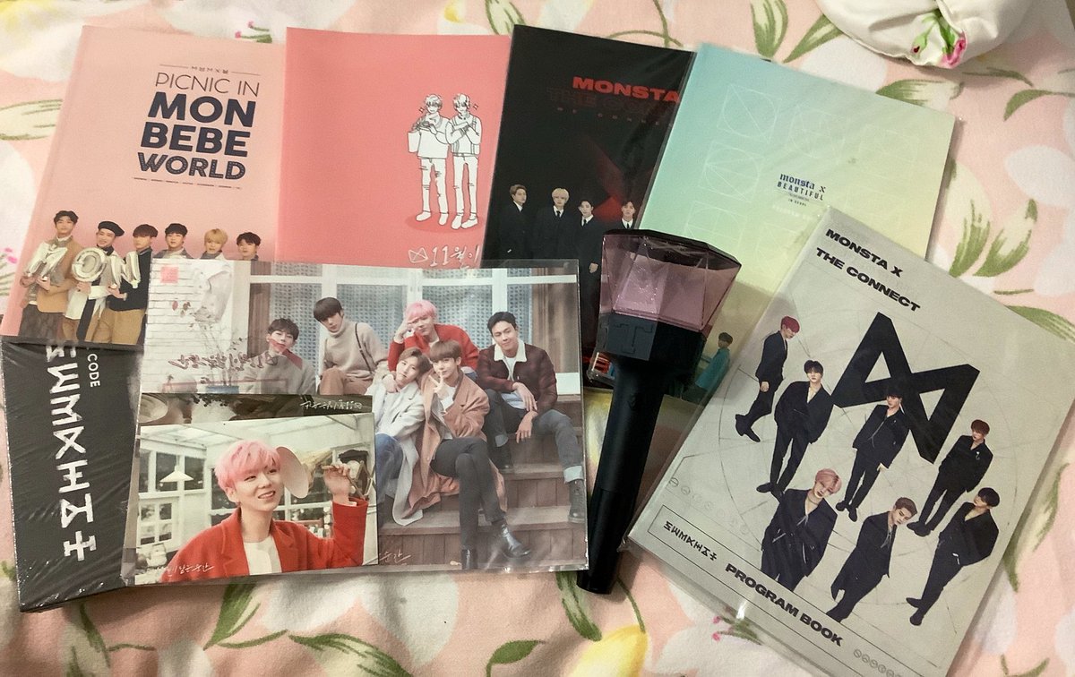 bestseller1117's tweet photo. WTS SELLING Monstax md

- Ver.1 Lightstick Mondoongie  (new)
- Picnic in Monbebe World
- The connect program book
- Minhyuk &amp; Kihyun exhibition 

Ship to all country

#monstaxsale #MONSTA_X  몬스타엑스 양도 shownu jooheon hyungwon changkyun I.M  기현 민혁 창균 형원 셔누 주헌 wtt https://t.co/olQf3Xl0mY