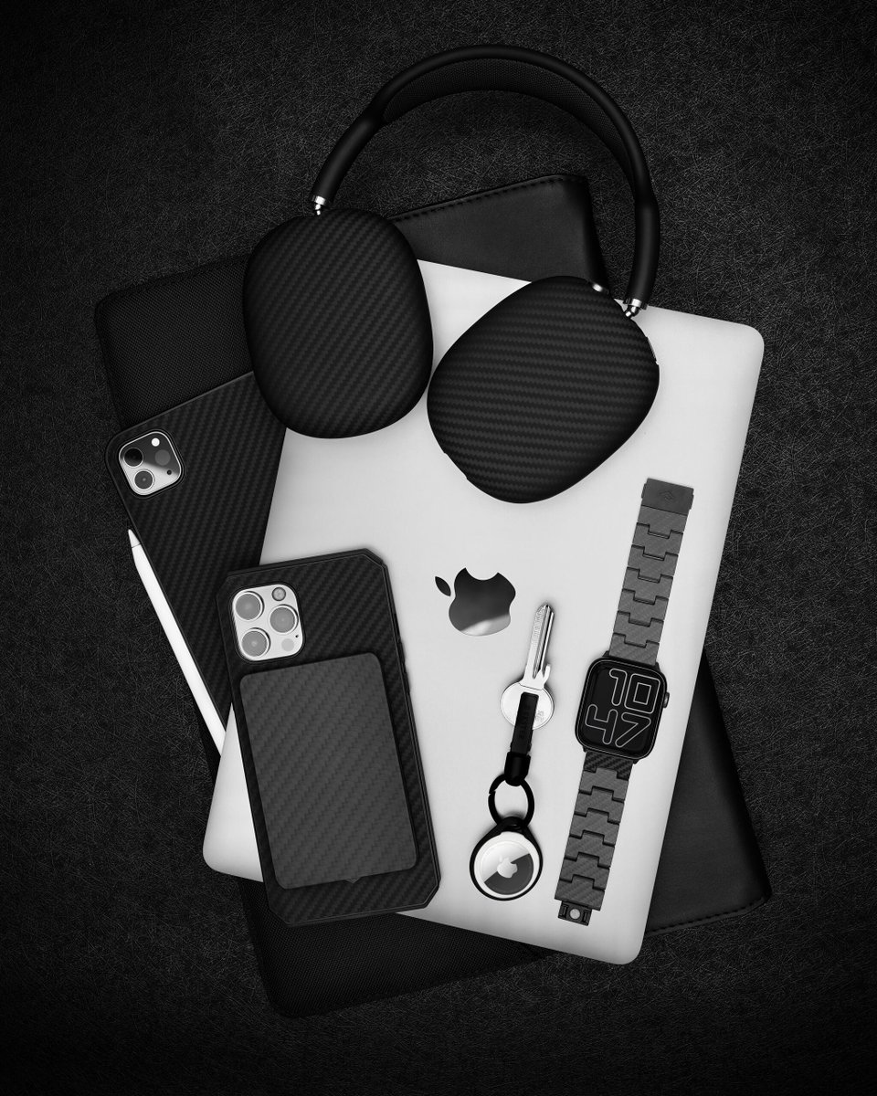 PitakaGallery's tweet photo. #PickoftheDay
Take a look at the PITAKA collection setup from @appletechgadgets. All you need in #carbon
#MagEZWallet #AirPalShellsForAirPodsMax #MagEZCase2
#MagEZStand #CarbonFiberWatchBand #MagEZDigitalTravelKit #PitaFlowForTablets #Apple #MagSafe #desksetp https://t.co/IxXctkjr4Z