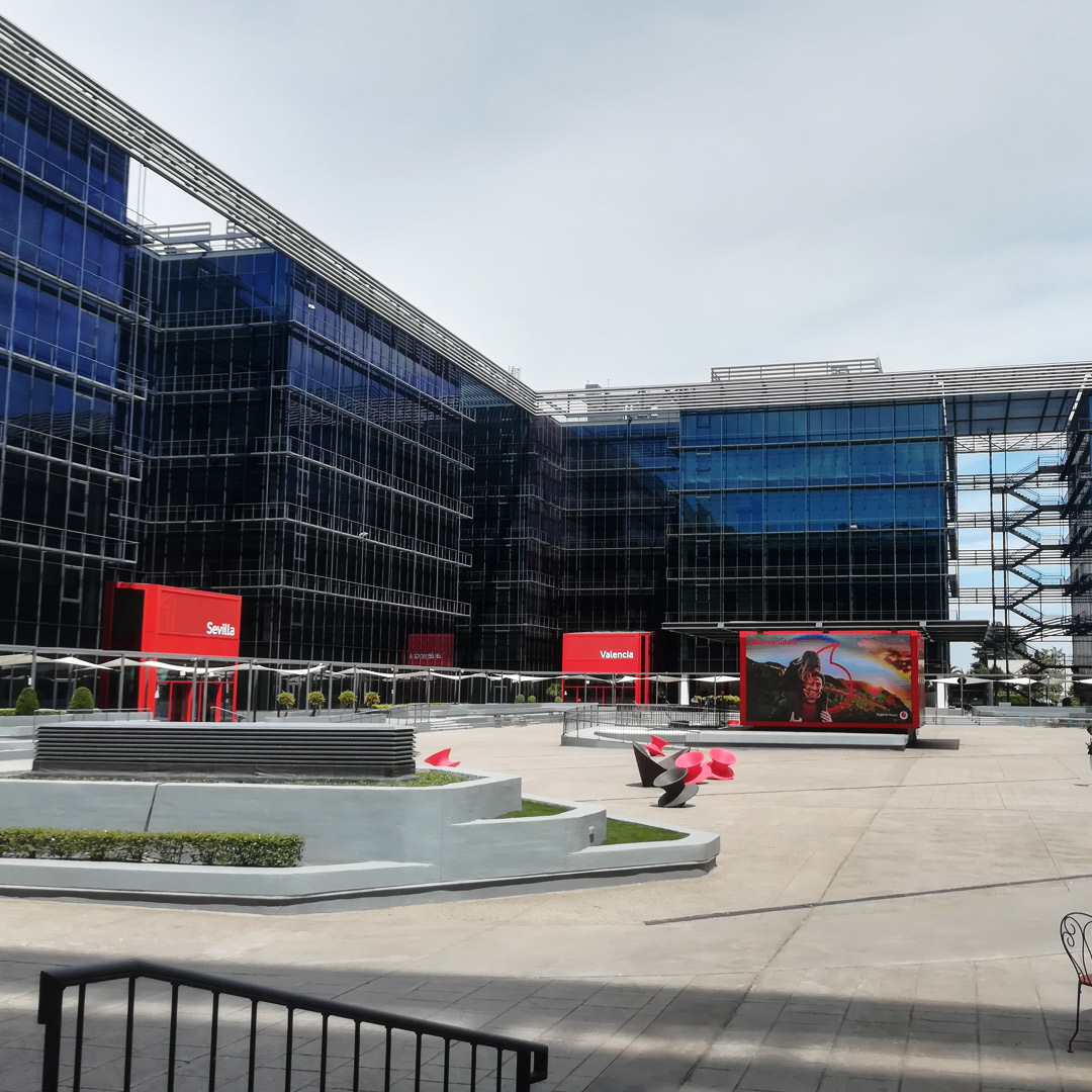 berafone's tweet photo. ¡No paramos de aprender! 💪 
Hoy visitamos las oficinas de @VodafoneEmpresa  en Madrid para recibir una formación muy interesante, de la que ya os hablaremos 🤫 

#formacion #ciberseguridad #cloudhosting #equipo https://t.co/x5z2suZ4PN