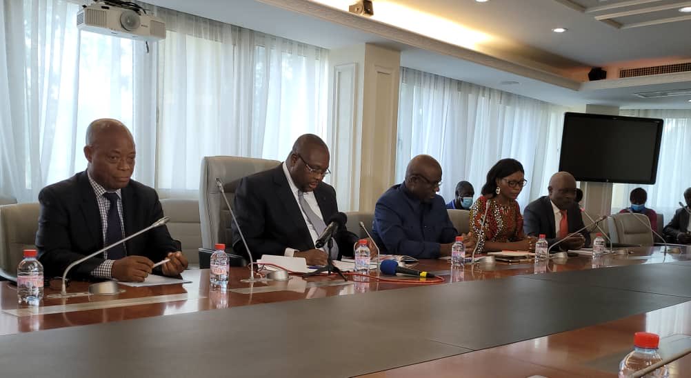 MinAT_RDC's tweet photo. Rencontre ce mercredi 25 mai à #Brazzaville entre le Ministre d'Etat de l’Aménagement du Territoire Me @GuyLoando_ et son homologue Brazzavillois @BouyaJacques.
Au menu de la séance de travail,  échange d'expériences sur la gestion de l'espace physique de ces deux pays frères. https://t.co/am1yRy6PZa