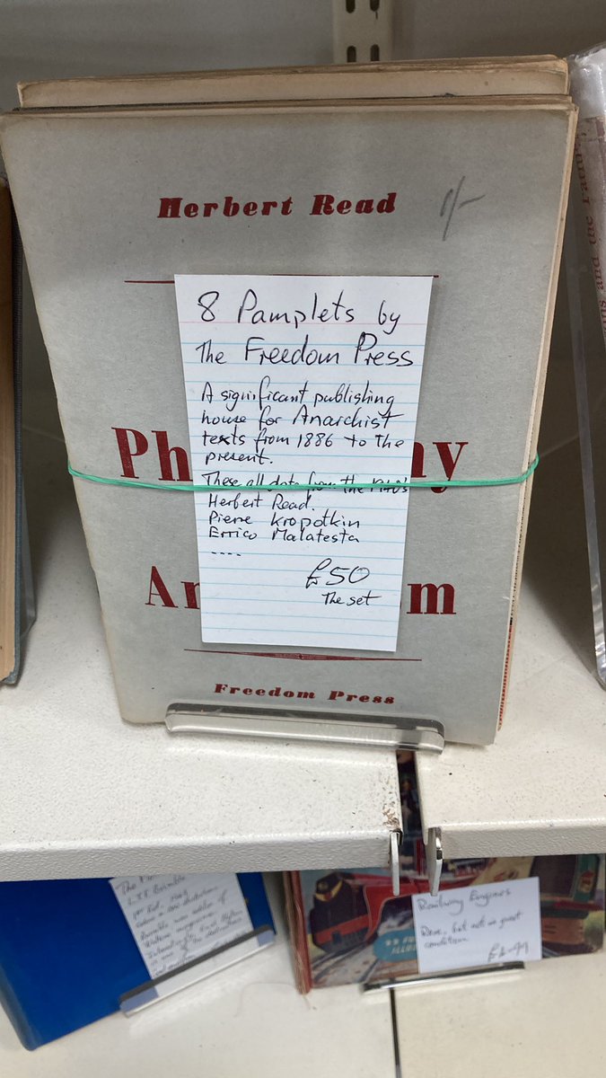elliestef93's tweet photo. Just showed a great deal of restraint in Cambridge Oxfam... Sharing details for those (with the funds) interested in #anarchism #FreedomPress #HerbertRead #Kropotkin #Berkman #Malatesta https://t.co/lTOxEXYkPK