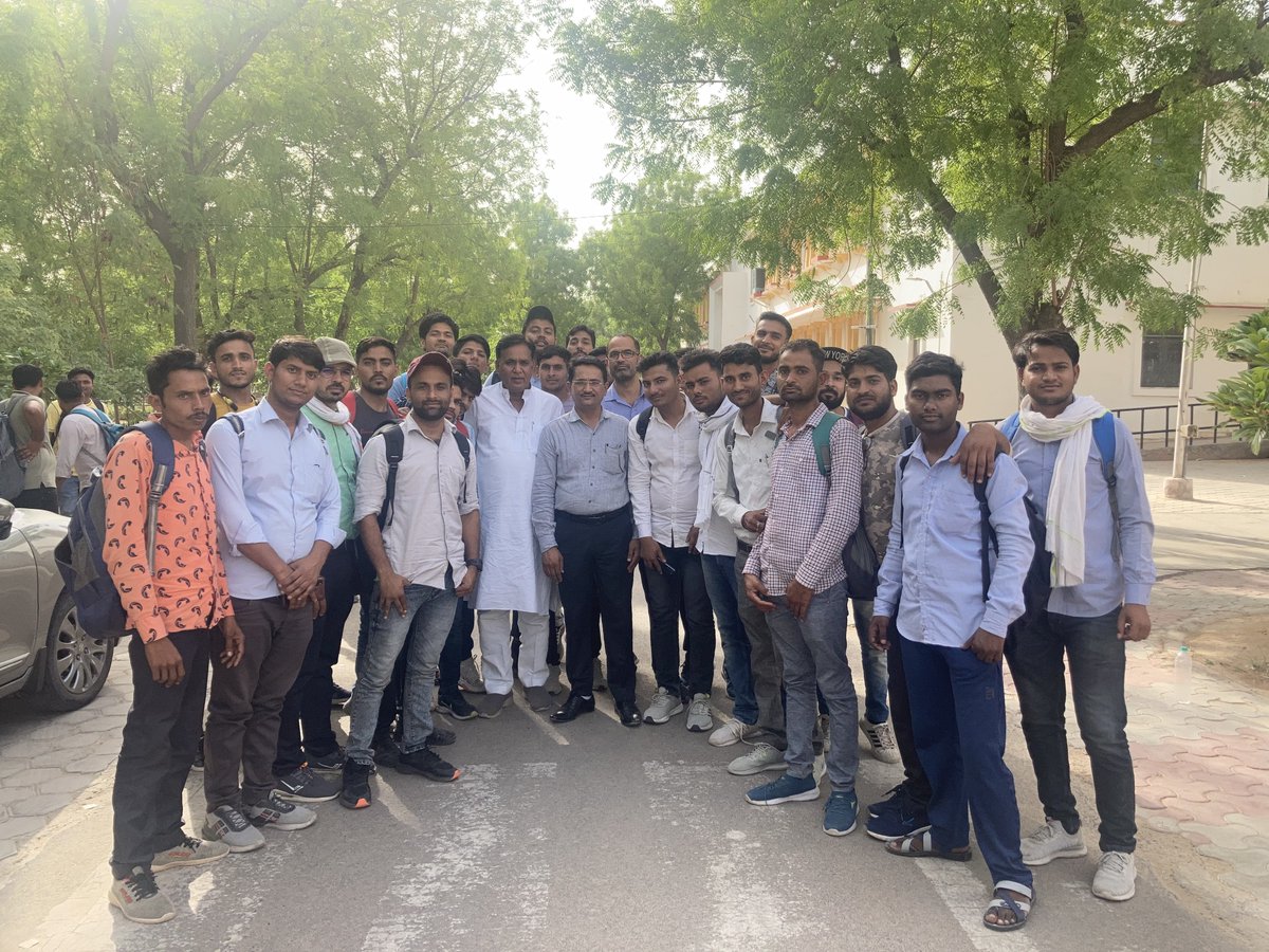 आज़ निदेशक महोदय श्रीमान गौरव अग्रवाल IAS से विभिन्न मुद्दों पर की सार्थक वार्ता। रीट में चयनित नन्हेमुन्ने अध्यापकों से की मुलाक़ात