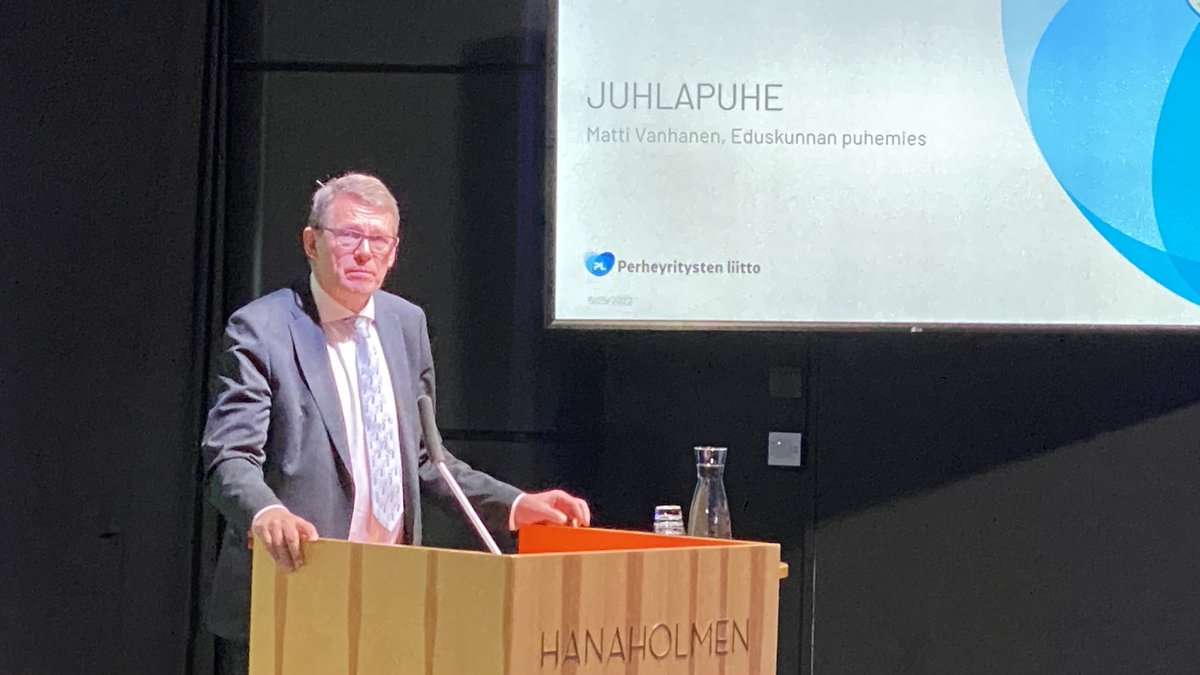 RaimoVoipio's tweet photo. ⁦@Perheyritys⁩ liitto 25 v juhlaseminaarissa samassa ⁦@Hanaholmen⁩ salissa kuin perustamisseminaari v. 1997. Eduskunnan puhemies ⁦@VanhanenMatti⁩ piti juhlapuheen ajankohtaisista aiheista. https://t.co/KME4FizboQ