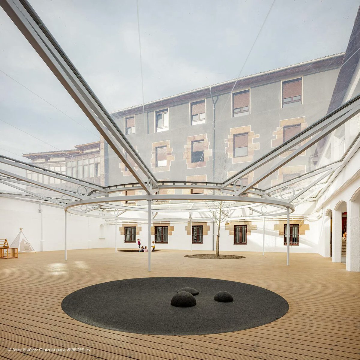 veredes's tweet photo. Rehabilitación de Escuela infantil San Antonio en Durango | ELE Arkitektura #arquitectura f. @aitorestevez https://t.co/hc9gdJu5c7 https://t.co/eZnMKaAYHf