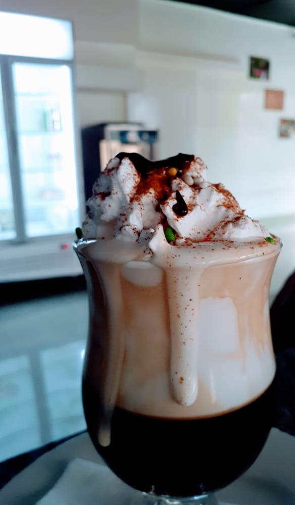 Akanyange_kera's tweet photo. Looking for a perfect place for delicious coffee 🤔and amazing dishes? @lerituelcafe , a dine in coffee shop located in Kiyovu right next to urban boutique hotel is the best place to be...
 Just call 0791224152 for ordering, or reservation❤.
And thank me later 😉 https://t.co/2yyCrGc3Pw