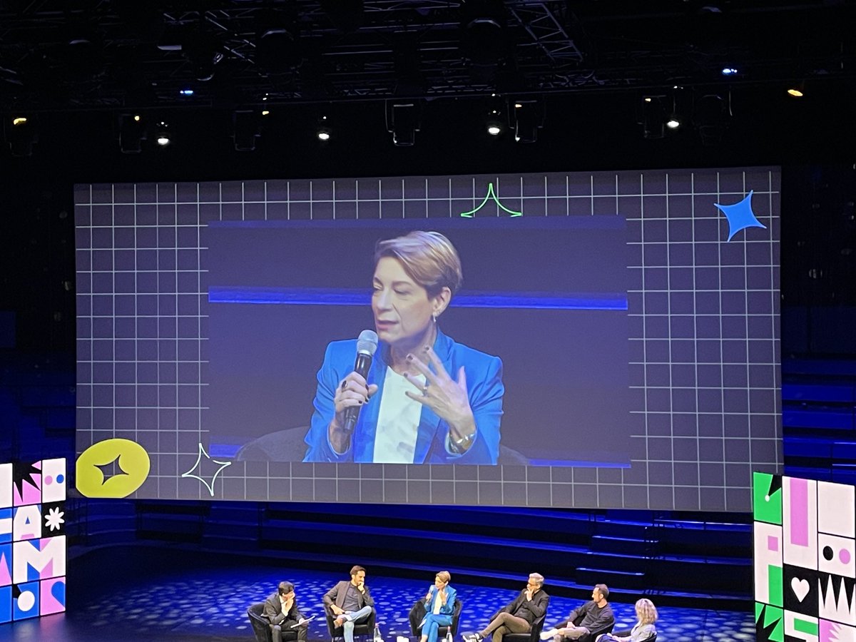 SimeonYves's tweet photo. ⁦@tf1pub⁩  campus ⁦@stt⁩ Sylvia prône la créativité Tv par une utilisation des opérations spéciales qui utilisent des effets de contexte, des égéries pour une meilleure efficacité https://t.co/WZUTJfy3ed