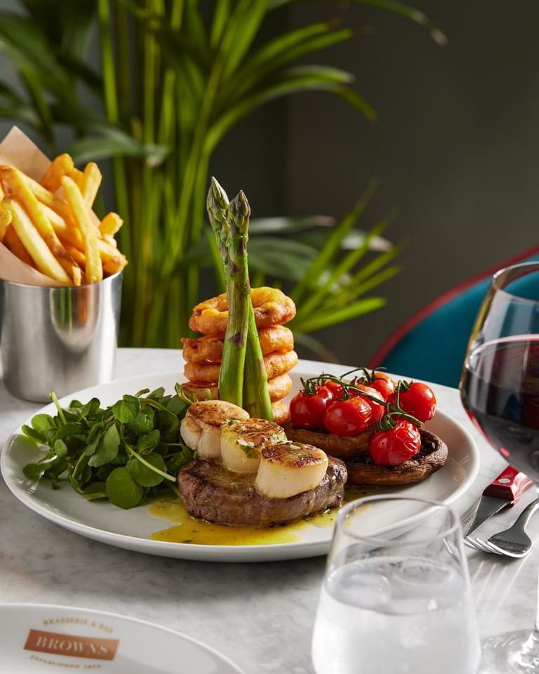 BrownsBHam's tweet photo. Celebrating a special occasion? 🥂🥳🎂🎉It goes without saying your meal has to be in a special venue. Visit our stunning all day Brasserie at the Bullring #bullring #bullringandgrandcentral #bullringbirmingham #birminghamrestaurants #birminghamfood https://t.co/3oLcAmSswp