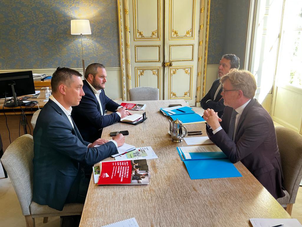 La future loi d’orientation et d’avenir agricole devra comporter les axes de la formation, l’installation, la transmission, le foncier et l’innovation. 
Une méthode concertée avec les parties prenantes devra être mise en place pour aboutir à un texte ambitieux et partagé.