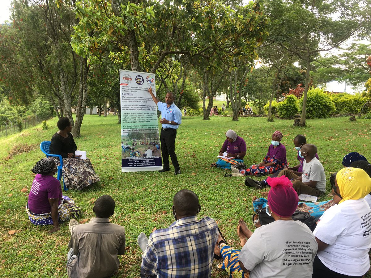 ArafatBwambalem's tweet photo. We at @GlpcUg continue with #TalkTalks about
#Hepatitis B awareness raising (I know my status )among African communities using local languages in kasese-uganda called upon #VHT’s ,parasocial workers #PersonslivingWithHBV with support from @HepBFoundation @CHIPO_HBV
Mwasingya https://t.co/KPRDysjD08