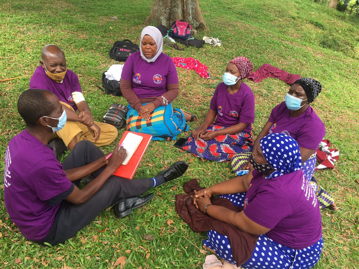 ArafatBwambalem's tweet photo. We at @GlpcUg continue with #TalkTalks about
#Hepatitis B awareness raising (I know my status )among African communities using local languages in kasese-uganda called upon #VHT’s ,parasocial workers #PersonslivingWithHBV with support from @HepBFoundation @CHIPO_HBV
Mwasingya https://t.co/KPRDysjD08