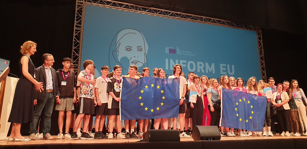 ascuoladioc's tweet photo. #ASOCEU 2021 winning teams of #Catalunya and #Croatia awarded by the Head of Communication Unit - DG REGIO EU Commission @kakottova during the #InformEURegional meeting in #Malta!
Congratulations to the students and teachers for this great achievement! https://t.co/MstqaWadm9