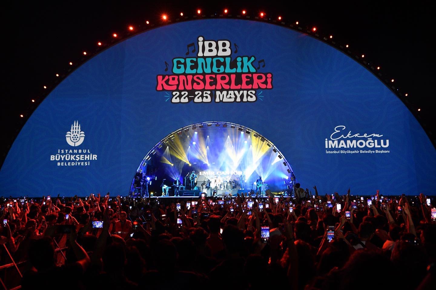 İBB Kültür AŞ on X: "Maltepe Etkinlik Alanı'nda gerçekleşen İBB Gençlik  Konserleri'nin 3. gününde Köfn ve Emir Can İğrek sahnedeydi. 🙌 Bu akşam,  İBB Gençlik Konserleri'nin son gününde UZİ ve Güneş sahnede