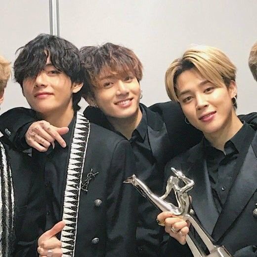 Alice__970901's tweet photo. Siêu cấp đáng yêu🥰#WELOVEYOUTAEHYUNG
#WELOVEYOUJIMIN
#WELOVEYOUJUNGKOOK
#귀여운_김태형_대회
#지민_천사
#전정국_사랑해 https://t.co/0lbWIPR2FV