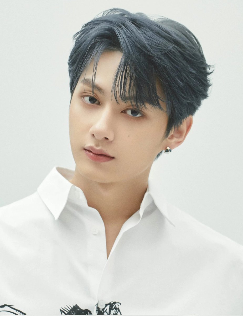 silenthui_'s tweet photo. Nǐ Hǎo, Lăoshī
— a junhao socmed au 

Cyril Xu took a mandarin class this semester because: 

One, his friends forced him to take the course.

Two, he needs a distraction.

But he suddenly regrets taking the class when Seven Wen became their new mandarin instructor. https://t.co/ZDZUgrMnlk