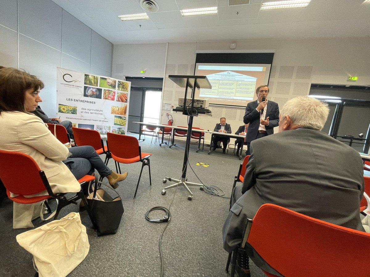 bonnochristophe's tweet photo. « Bâtisseurs solidaires d’une alimentation durable et de territoires vivants » Assemblée Generale de @Lacoopagri_NA @NvelleAquitaine avec la présentation par @ChargeDom et @FlorencePradier de la stratégie et des ambitions de @lacoopagricole en présence de @al_rousset https://t.co/4evtUKMpRU