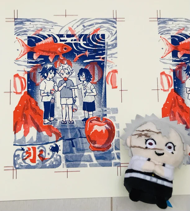 レiトiロ印刷さんの二色試し刷り届いたー楽しい楽しいね🥰こうなるのね?!なるほど!を楽しんでまたチャレンジしてみたい✌️
備忘メモ
濃淡は濃度差20%以内だと馴染んでしまう(🍃の傷と頬とか)
細めの白抜きは潰れる(🍧のキラキラとか)
版ずれは幅も向きもランダム(金魚の上部に白抜き) 