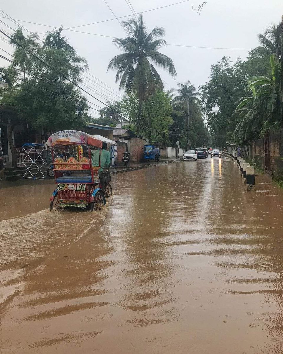 KrDhurzati's tweet photo. Visuals from various parts of Assam after an hour of rainfall, still AHSEC wants the students to sit in the examinations in this circumstances.
@NSUIAssam @aboyobbhuyan 
#cancelhs1styearexams2022 https://t.co/tVMGJ3hCrv