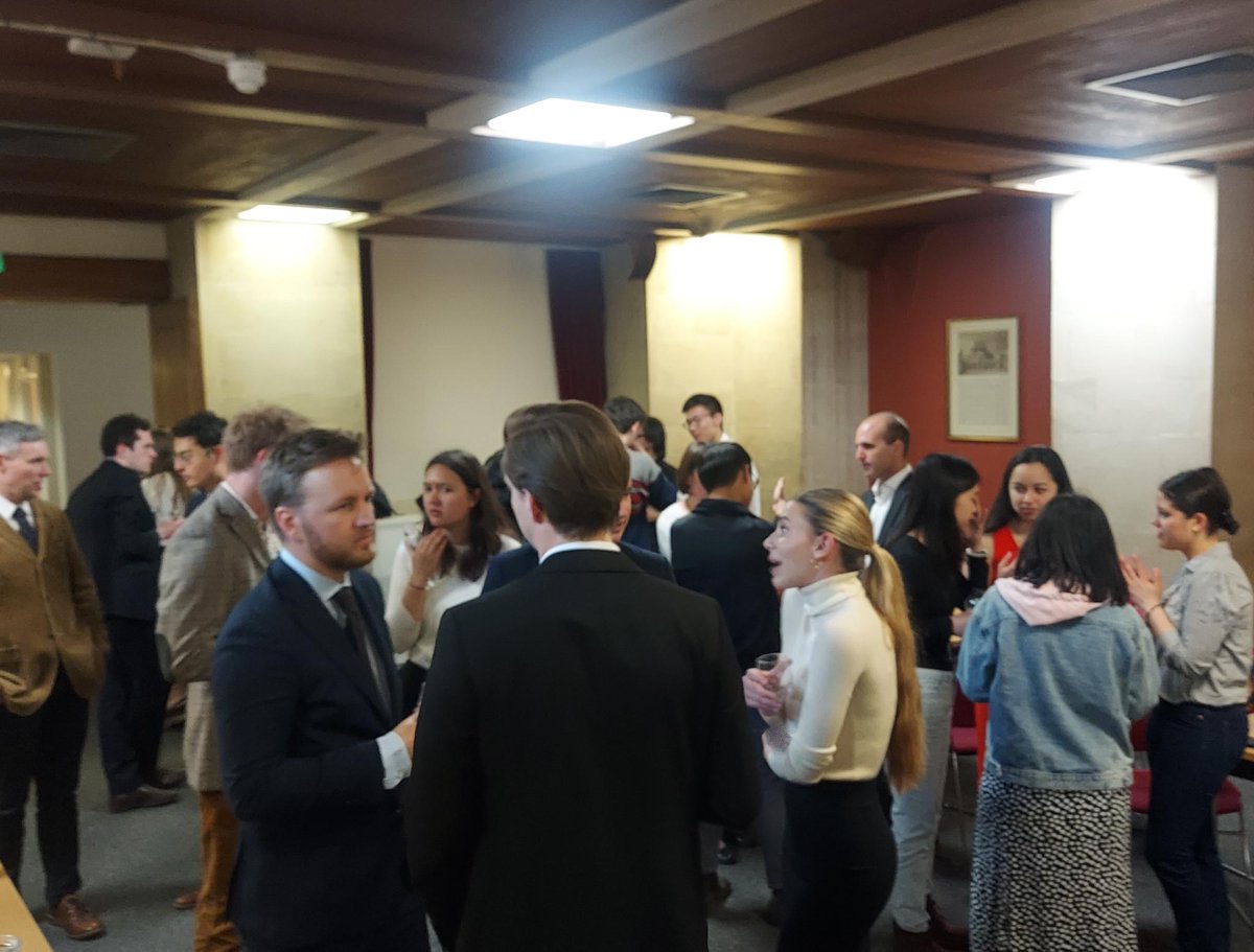OxChinaPolicy's tweet photo. Fantastic to host students, academics, and policymakers @BalliolOxford for a fun meet-up on US-China relations and its impact on the rest of the world #multiplexity https://t.co/149a8mpcWU