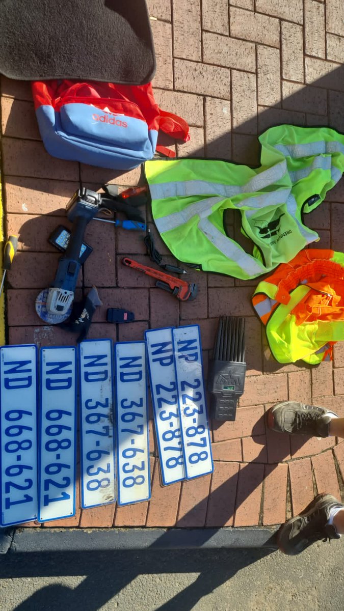 SAPoliceService's tweet photo. #sapsKZN Duo, aged 26 and 27, are appearing before the KwaDukuza Magistrates Court this morning on charges of possession of car-breaking implements. This follows their arrest in Ballito on 24/05. #RemoteJamming device &amp; number plates seized. #TrioCrimes ME
https://t.co/BuPOVPhCaU https://t.co/YCNoHzADqa