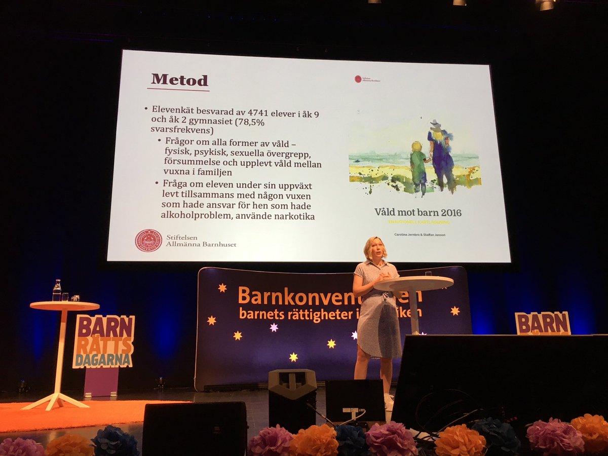 Carolina Jernbro från Stiftelsen Allmänna Barnhuset håller ett seminarium om de stora riskerna för allvarlig barnmisshandel och multiutsatthet i familjer där föräldrar missbrukar alkohol eller andra droger.