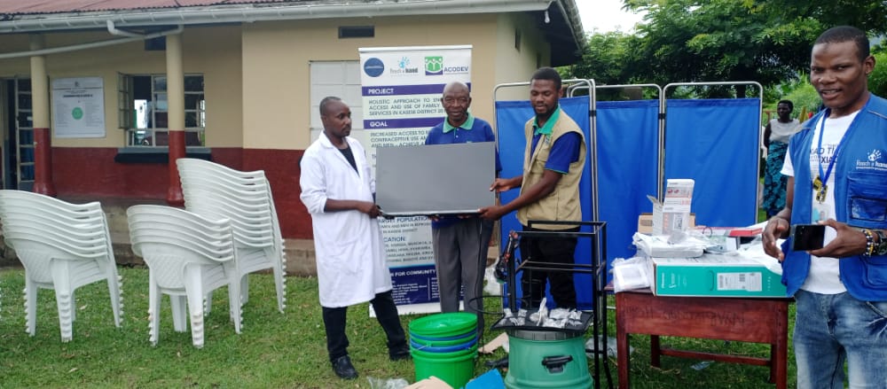 ACODEVU's tweet photo. #Updates as they come inππ
Incharge and lead VHT receiving items at Nyabirongo Health Centre III.
#weldoneteam
#acodev
#BergstromFoundation https://t.co/pRy8JSUNcw