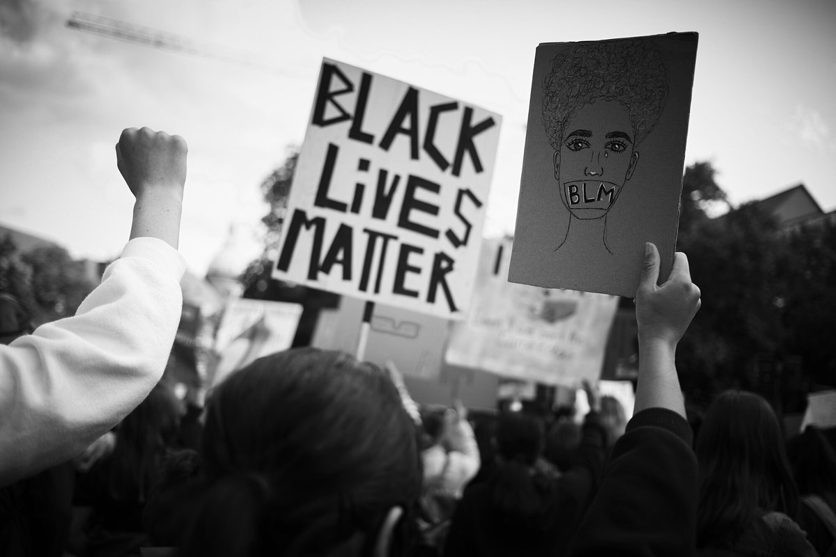 derrechterand's tweet photo. George Floyd - ermordet von einem weißen Polizisten am 25. Mai 2020

#BlackLivesMatter https://t.co/ZpHBBqy65A