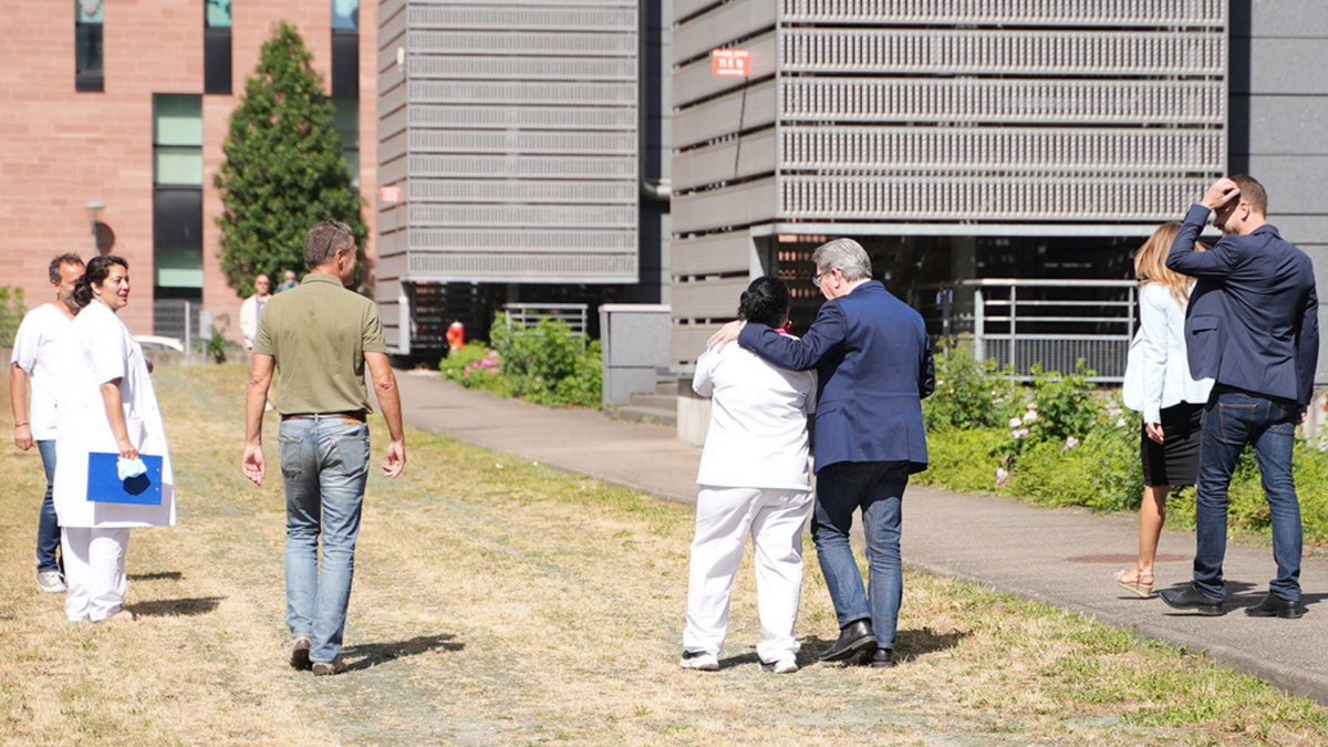 Rencontre avec le personnel du Nouvel hôpital civil de #Strasbourg. Souffrance au travail, fermetures de lit, travail à flux tendu, déshumanisation du métier : il est temps de mettre fin à cette folie !