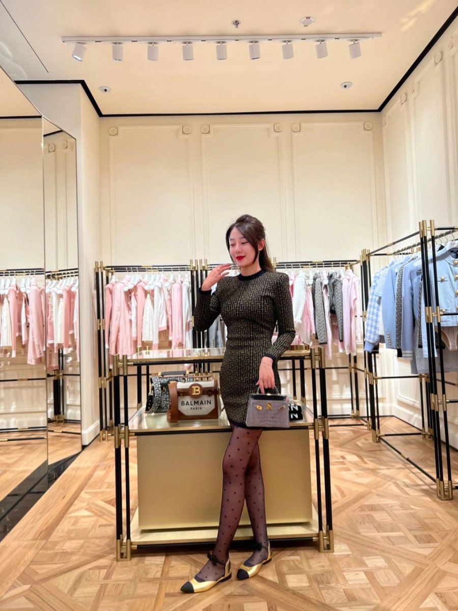 lili00035's tweet photo. 今天逛商场 https://t.co/sOeOtSAfgt