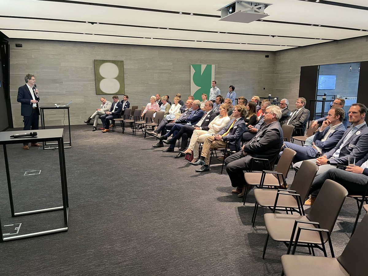 Samen met <a href="/VokaWVL/">Voka West-Vlaanderen</a> brengen we vandaag West-Vlaamse parlementairen samen in het kader van #WijZijnWestVlaanderen! Er liggen heel wat uitdagingen én opportuniteiten voor onze economie op de plank die we samen zullen moeten aanpakken.