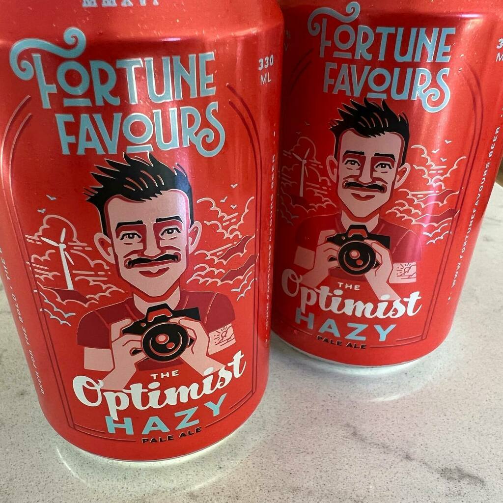 MikeClare_NZ's tweet photo. OK, that seems a good beer to serve to a group of photographers 🤷🏻‍♂️#fortunefavoursbeer https://t.co/xphZDZVniW https://t.co/mlwOC99EzY