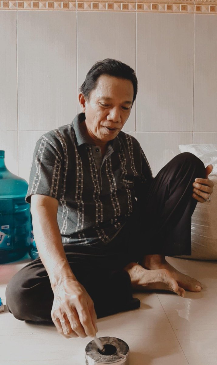 IbnMuntaha's tweet photo. Pesan dari bapak hari ini.
.
Tiati ngowo duwik,
Ingat nak yang bisa nyukupi iku ora duwek tapi rahmate Allah.
.
Sehat-sehat nggh bapak.❤ https://t.co/EcDU4uT3eN