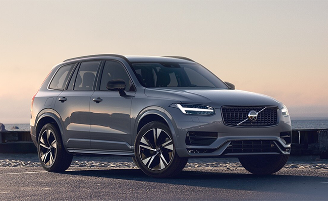 DonaldsVolvo's tweet photo. Save up to £8,033.10* on the Volvo XC90 Petrol or Diesel Mild Hybrid. In addition to this offer, take advantage of three years’ servicing for just £699 or five years’ for £1,149†.  Call  01473 252484 T's and C's at https://t.co/TOhBM3yB18 https://t.co/8NSqn91I4A