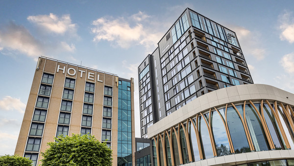 InstaVerSystems's tweet photo. Kom jij uit Limburg of Oost-Brabant en wil jij graag een KNX Basiscursus van ons volgen? 

Van 31 oktober t/m 4 november organiseren wij de KNX Basiscursus Module C vanuit het Van Der Valk Hotel in Venlo! 

Meld je aan via onze website ➡️https://t.co/USYZ6T3hl6 https://t.co/RJ3MVFBzYQ